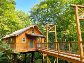 Cricket Hill Treehouse D by Amish Country Lodging